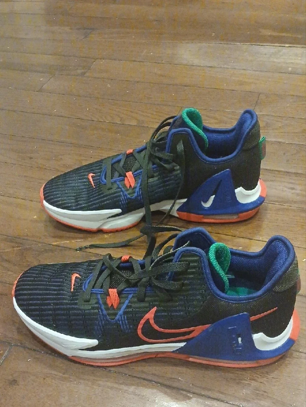 Nike Mens Lebron Witness Basketball Shoes